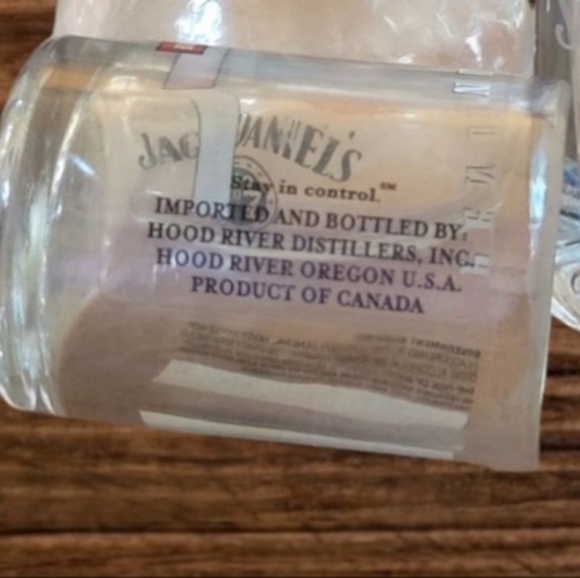 JACK DANIELS WHISKEY GIFT SET WITH SHOT GLASSES AND WHISKEY STONES - Picture 7 of 7